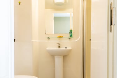 Bronze En Suite at Europa, 190 Erskine Street, City Centre, Liverpool, L61AL - Image 11